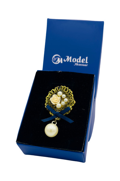 model aksesuar Gül Detaylı Çelenk Inci Sallantılı Broş