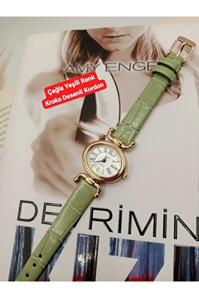 QUARTZ ساعة يد نسائية عتيقة الطراز طراز ريترو باللون الأخضر الفاتح وحزام بيضا...