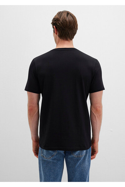 Mavi Jeans-bedrucktes schwarzes T-Shirt Slim Fit / Slim Fit 066841-900