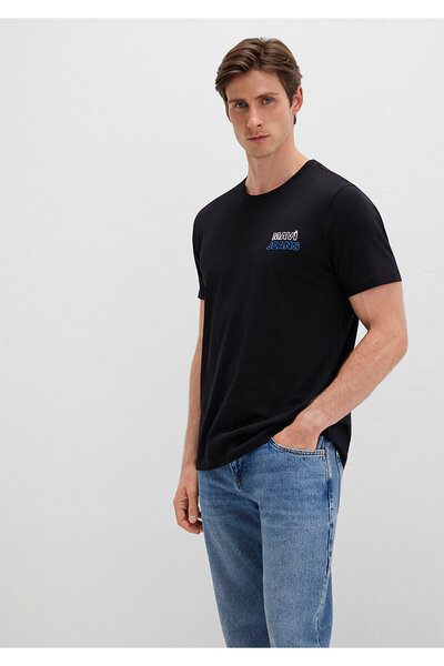 Mavi Jeans-bedrucktes schwarzes T-Shirt Slim Fit / Slim Fit 066841-900