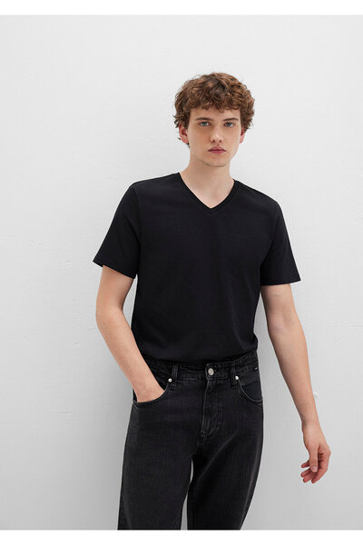 Mavi Schwarzes Basic-T-Shirt mit Stretch-V-Ausschnitt und tailliertem Schnitt 061748 -900