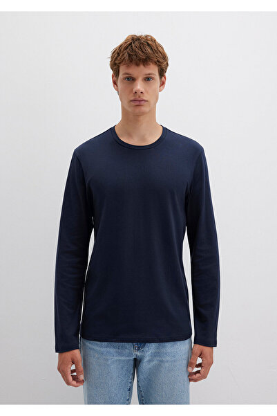Mavi Langärmliges marineblaues Basic-T-Shirt mit taillierter Passform 062477-27308