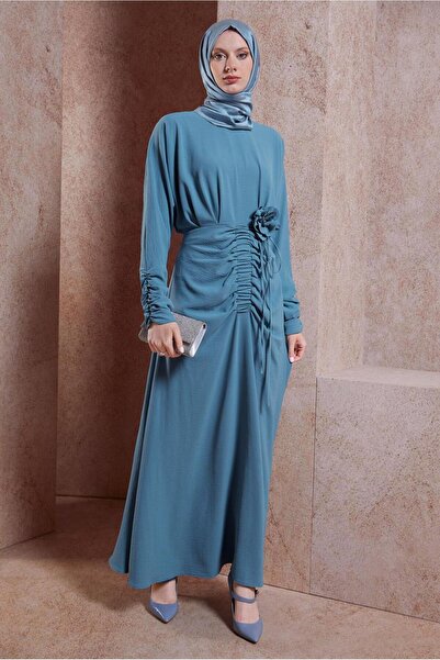 Alvina Сукня з брошкою та збірками 44607