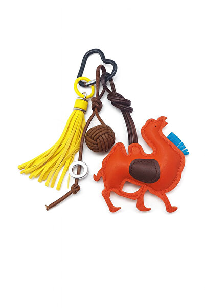 saudi scenes حقيبة يد بتصميم جمل عربي - إكسسوار تذكاري من الجلد بشرابة