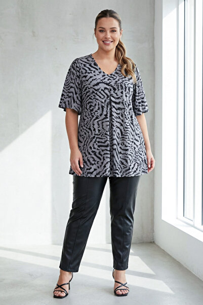 Stil Diva Plus Size V-Neck Short Sleeve Skirt with Exaggerated Print Blouse 99-5