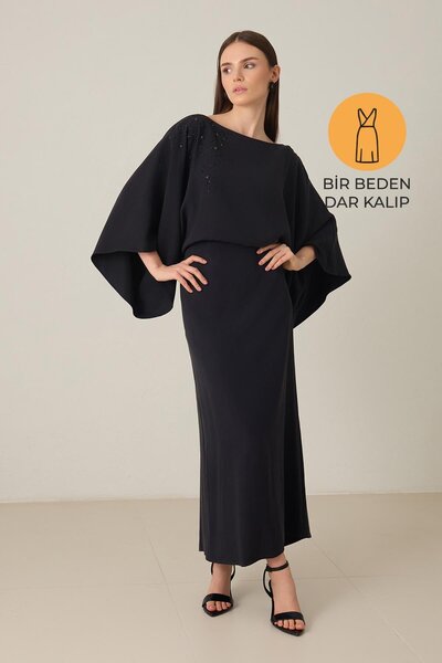 Setre Rochie neagră cu mânecă lungă, cu croială îngustă, cu cu pietre aplicate bretele la talie, lungime midi