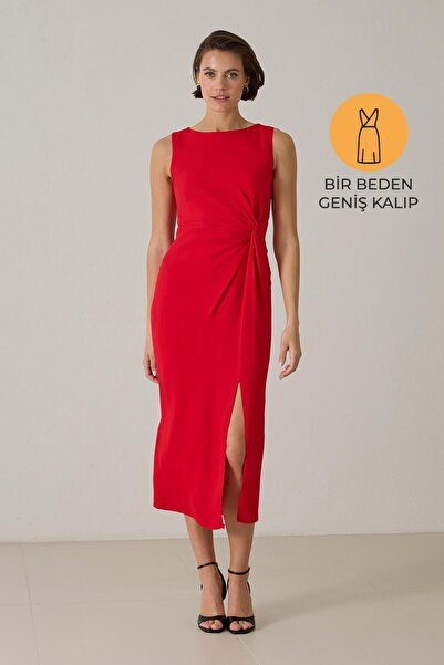 Setre Рокля с дължина до коляното и широка кройка с червен разрез