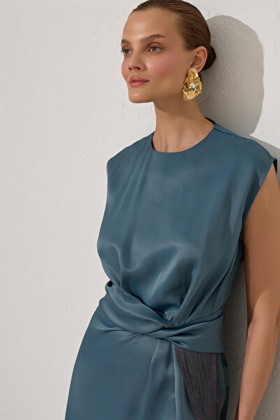 Setre Αμάνικο ολόσωμο φόρεμα με φούντα και λεπτομέρεια στη μέση από χαλαζία