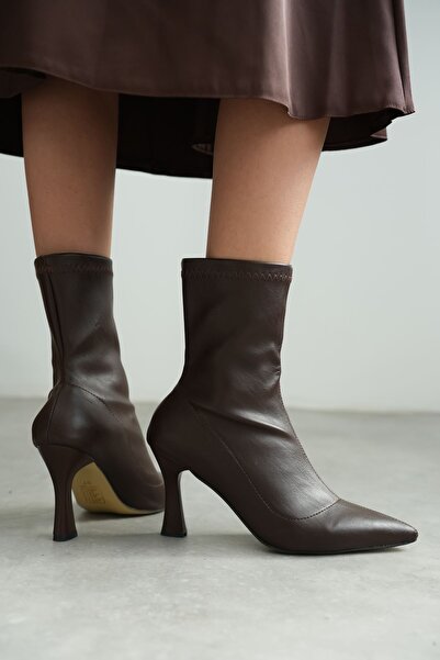 GOFFSHOES حذاء نسائي بكعب عالي ومقدمة مدببة من مادة لوبيز القابلة للتمدد - بني-جلدي