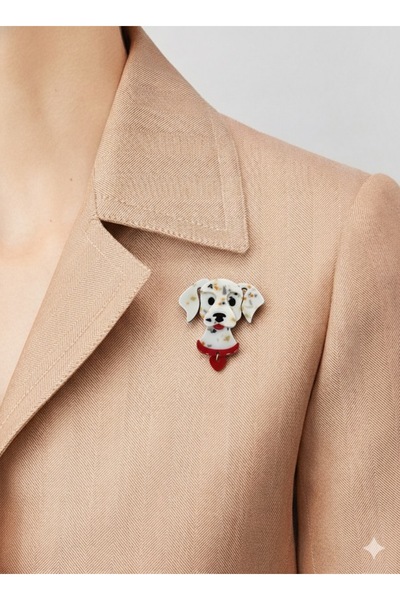 AGAPI Benekli Köpek Figürlü Akrilik Broş