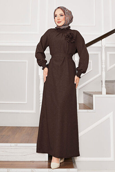 EBRUTESETTÜR فستان تيزيت بروش وردي وأكمام مزينة بالدانتيل باللون البني