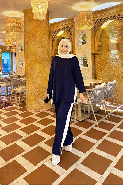 EBRUTESETTÜR بدلة مزدوجة بتفاصيل شق مخططة باللون الأبيض باللون الأزرق الداكن