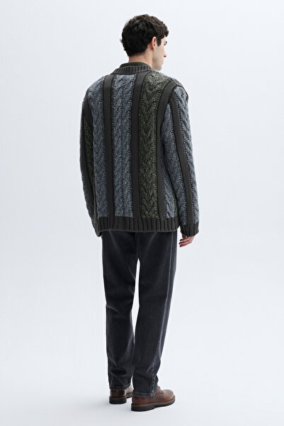 Mudo Color Block Loose Fit V-Neck Cardigan