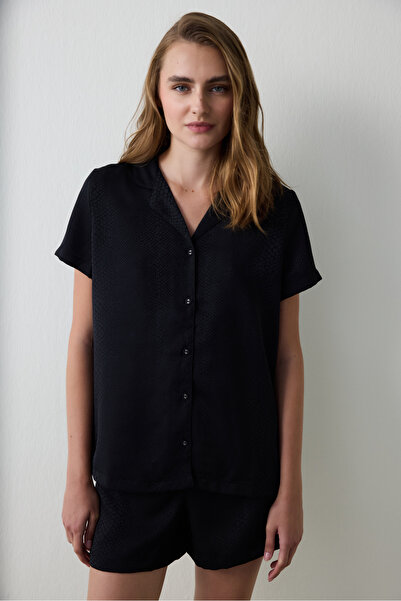 Penti Μαύρο σατέν πουκάμισο Fleur με κοντομάνικο σορτς πιτζάμα