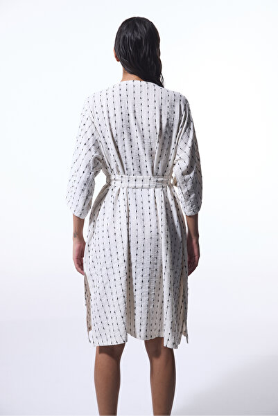 Penti Πολύχρωμο κιμονό με υφή Sally με λαιμόκοψη σε μεγάλο μέγεθος