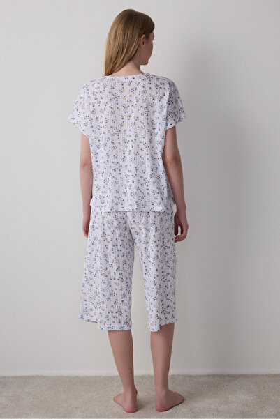 Penti Optisches weißes Lilah-Pyjama-Set mit durchbrochenem Blumenmuster, V-Ausschnitt, Pointel-Baumwolle, kurzärmelig, Capri-Pyjama-Set