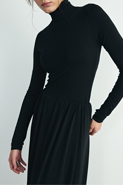 Suud Collection Siyah Boğazlı Body