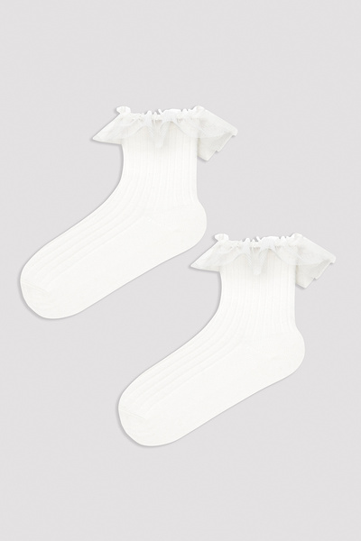Penti Lány fehér fodros részletes zokni