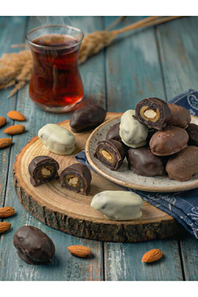 KÖKNAR SÜTLÜ, BİTTERLİ, BEYAZ ÇİKOLATA KAPLI BADEMLİ HURMA 500GR