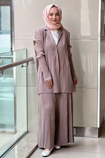 Ghisa Pleated Jacket and Pants Set
