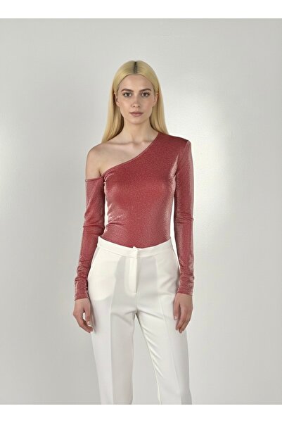 Şeyma Özer Simli Tek Omuz Dekolteli Asimetrik Yaka  Çıtçıtlı Bluz