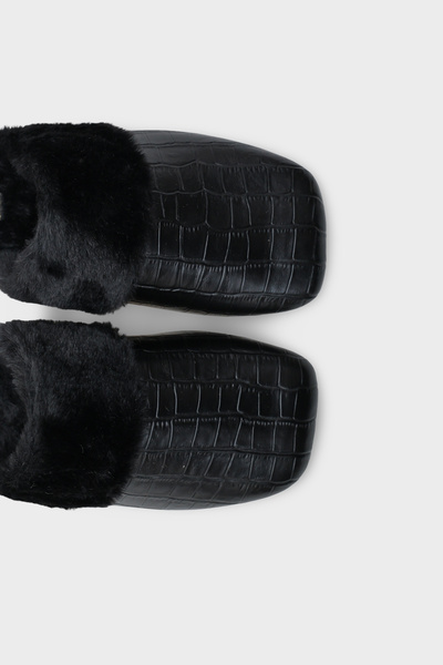 Capone Outfitters Papuci cu pene pentru femei Elyse