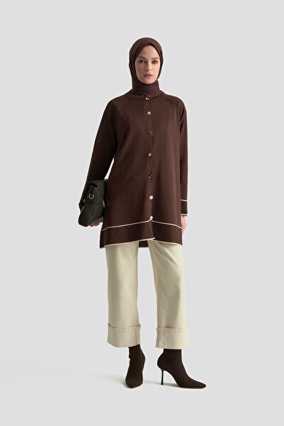 Armine Ζακέτα πλεκτών με χρυσά κουμπιά και λεπτομέρεια σε γραμμή