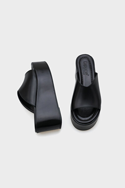 Capone Outfitters Dámské pantofle Marta Platform Metallic s jedním páskem