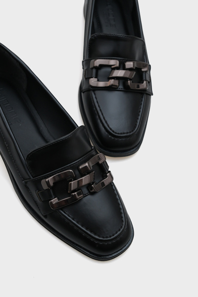 Capone Outfitters Жіночі туфлі-мокасини Carina з металевою пряжкою