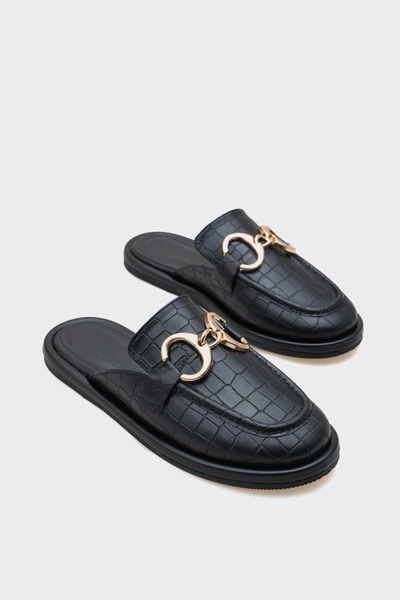 Capone Outfitters Černé dámské pantofle Capone s kulatou špičkou s dvojitou kroužkovou přezkou