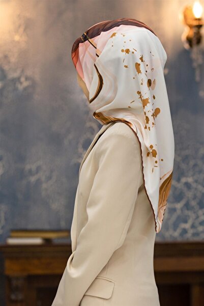 VİOLLA Twill Dalga Desenli Taba Renkli 90x90 Eşarp (İpek İçermez) Kenar Dikiş Şekli El Dikişli