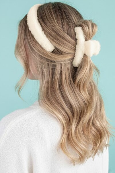 CAŞ DEKORASYON Σετ αγκράφα και κορώνας με βελούδινο χρώμα σε κρεμ χρώμα