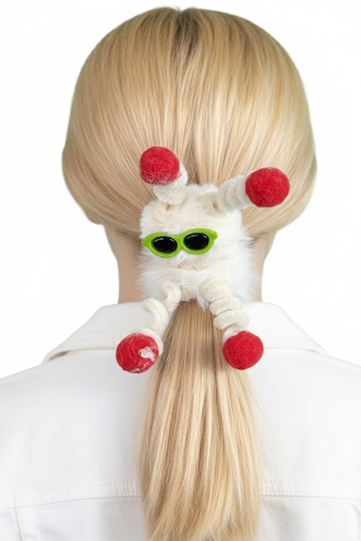 CAŞ DEKORASYON مشبك خبز بيجل من القطيفة على شكل وحش بلون كريمي مع نظارات