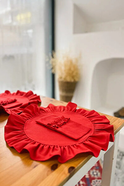 KaiHome طقم مائدة أمريكي دائري من 6 قطع من سلسلة لافلي مع تفاصيل كشكشة من الكتان باللون الأحمر