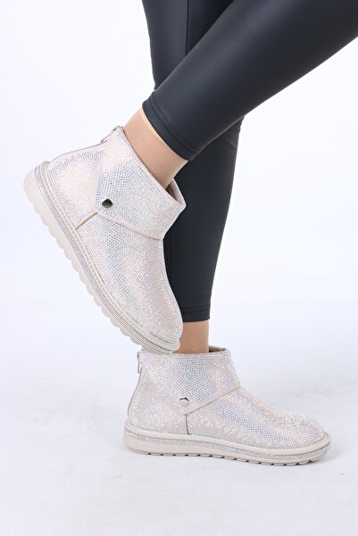 lolyvibe Kadın Açık Bej Rengi Kürklü Kristal Taşlı Arka Fermuarlı ve Yan Çıtçıtlı Kısa Düz Taban Bot