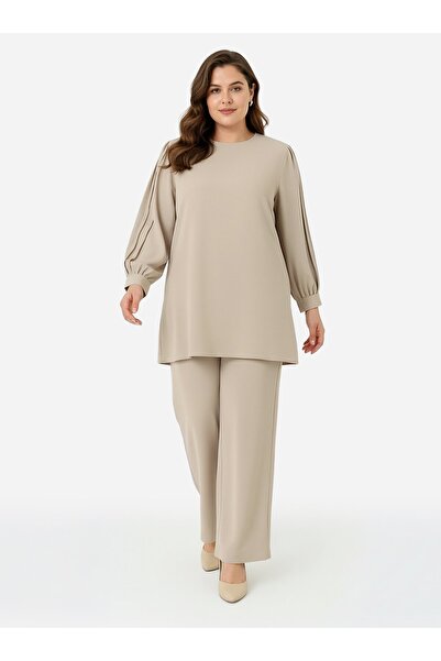 ALİA Σετ μπλούζα & παντελόνι από κρεπ ύφασμα Plus Size - Mink -