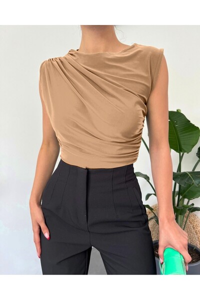 Modamorfo Crew neck zero sleeve sandy blouse -mink