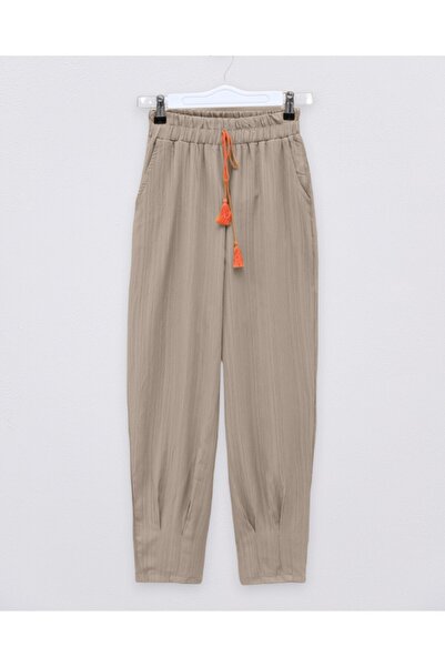 Modamorfo Παντελόνι με ραφές με βελάκι και λεπτομέρεια από δαντέλα