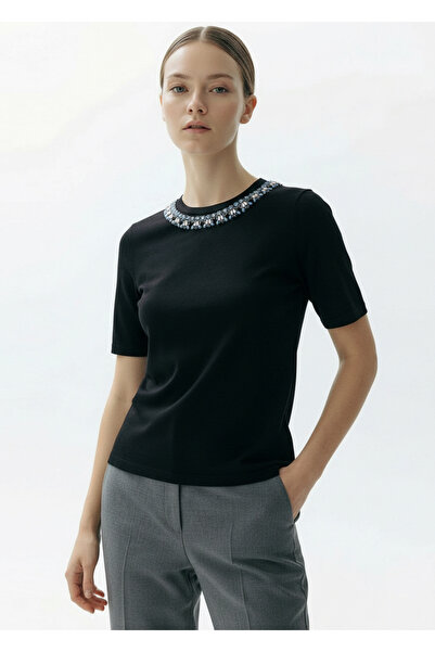 Exquise Crew Neck Embroidered Short Sleeve Regular Knitted T-Shirt