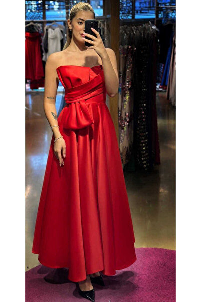 Abiyeniall Kırmızı Kloş Etekli Straplez Yaka Saten Midi Abiye Elbise 7657