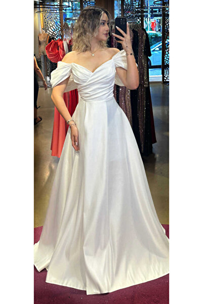 Abiyeniall Beyaz Düşük Kollu  Anvelop  Yırtmaçlı Kloş Etekli Saten Uzun Abiye...