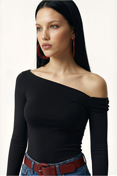 uyguntarz Women's Black Organic Cotton Asymmetric Collar Stretch Fabric Blouse