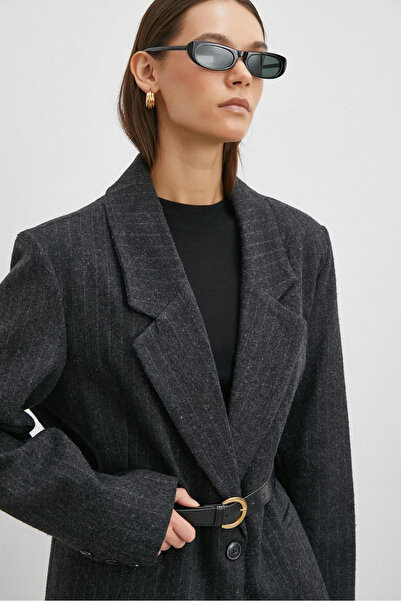 LC Waikiki Çizgi Detaylı Kemerli Kaşe Ceket Siyah