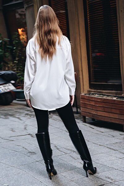 Cochines Cămașă albă, ușoară, cu mânecă lungă, cu suprafață satinată supradimensionat