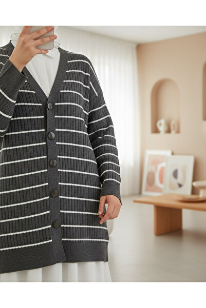 Modamorfo Довгий трикотажний кардиган з ґудзиками та шнурком - Фума