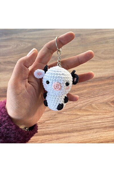 marifetli tığım Sevimli Amigurumi İnek Anahtarlık – El Emeği Örgü Çanta Süsü