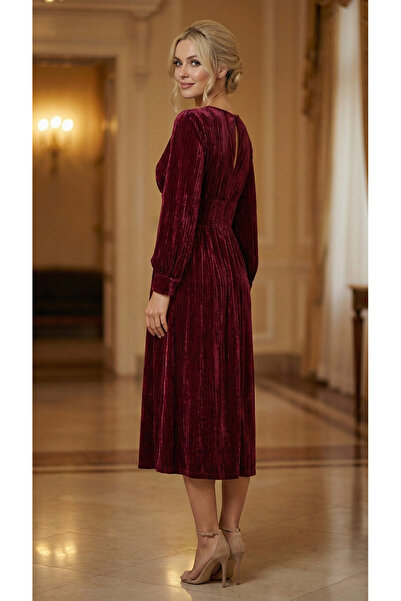 Snobistic Elegant cherry velvet midi dress with long sleeves