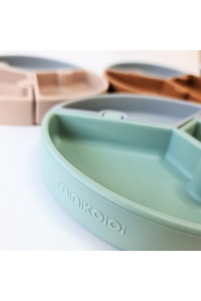 MinikOiOi لغز طبق طعام من السيليكون ذو قاعدة مفرغة - ريفير جرين / باودر جراي