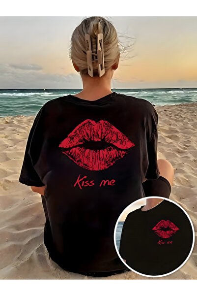 Printiva تيشيرت أسود بأكمام قصيرة ورقبة دائرية مطبوع "Ki̇ss Me B" من زينروفا،...