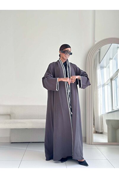 AYA mw1391 عباية حرير ياباني بتطريز أبيض في الأطراف